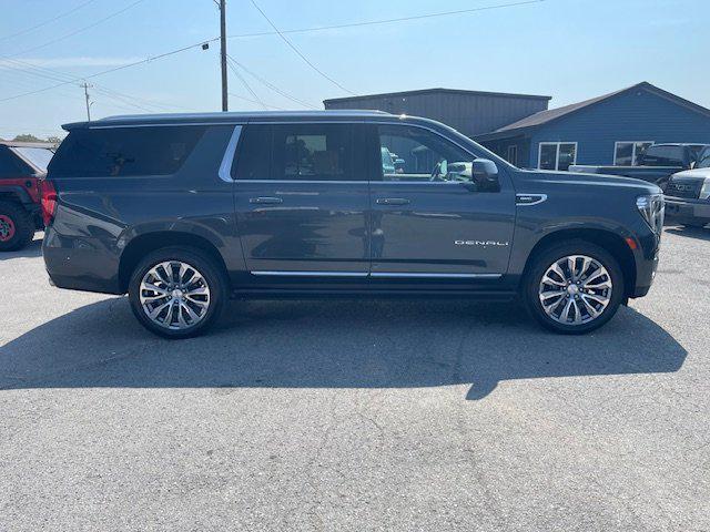 Photo of 2021 Gray GMC Yukon XL