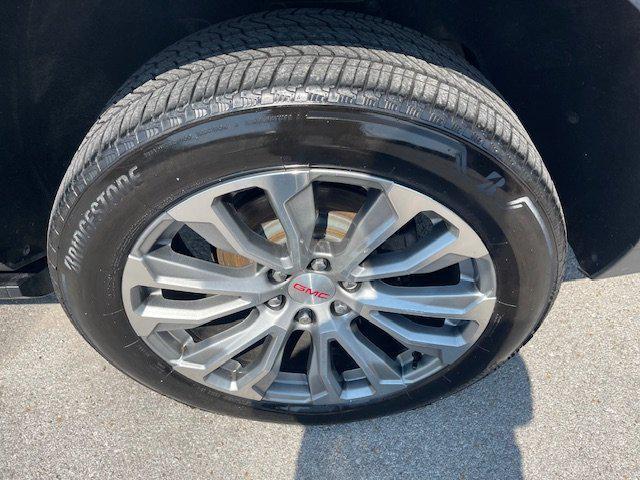 Photo of 2021 Gray GMC Yukon XL