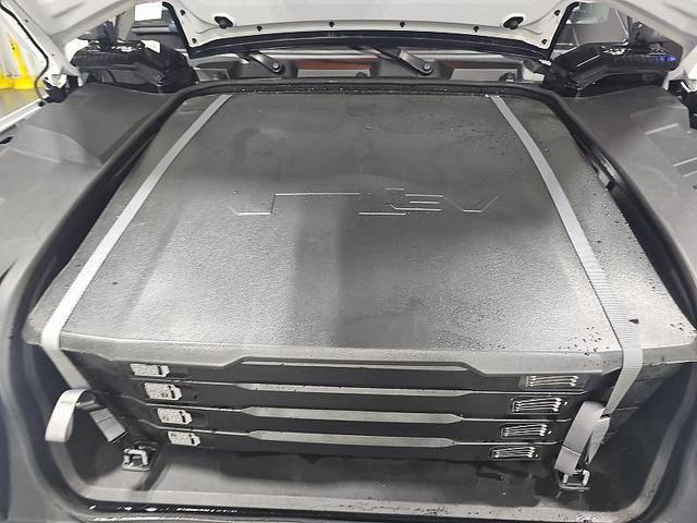 Photo of 2022 White GMC HUMMER EV