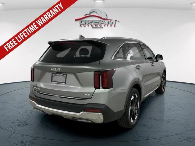 Photo of 2025 Steel Gray Kia Sorento Hybrid