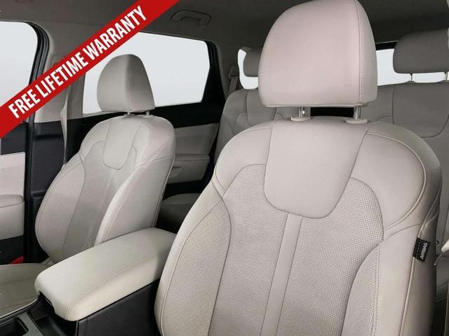 Photo of 2025 Steel Gray Kia Sorento Hybrid