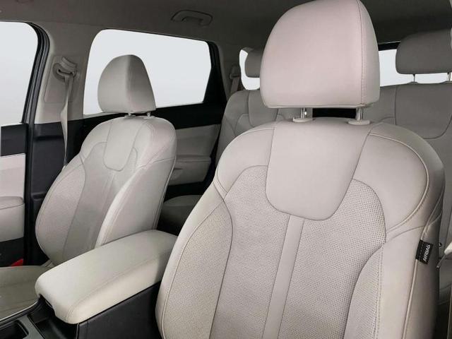 Photo of 2025 Steel Gray Kia Sorento Hybrid
