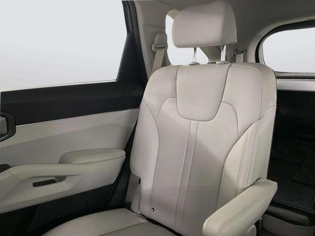Photo of 2025 Steel Gray Kia Sorento Hybrid