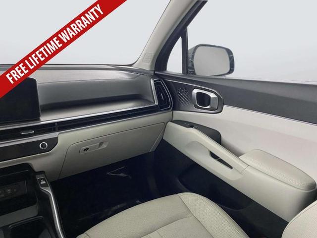 Photo of 2025 Steel Gray Kia Sorento Hybrid