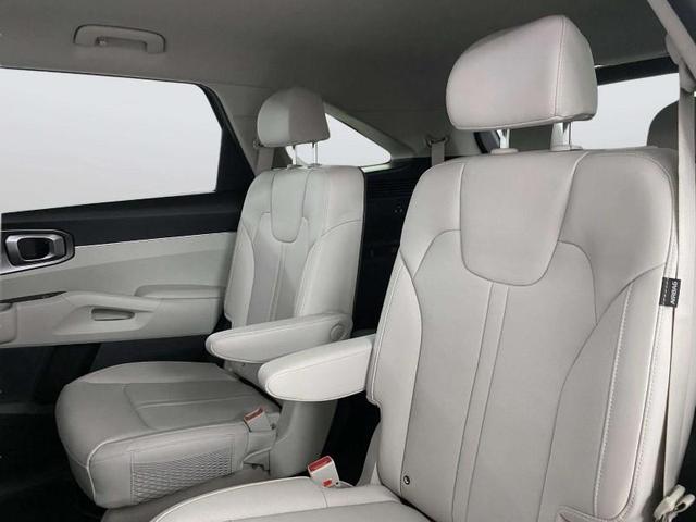 Photo of 2025 Steel Gray Kia Sorento Hybrid
