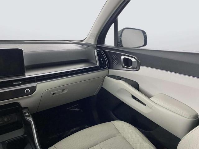 Photo of 2025 Steel Gray Kia Sorento Hybrid