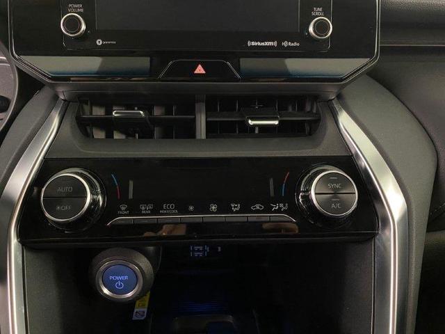 Photo of 2022 Blizzard Pearl Toyota Venza