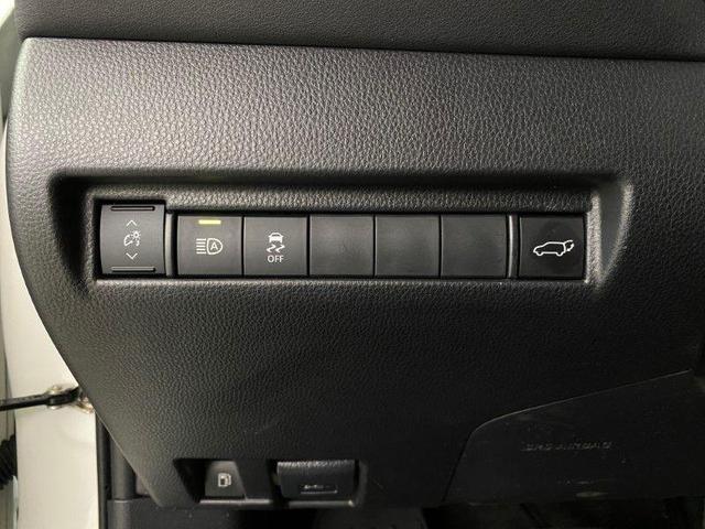 Photo of 2022 Blizzard Pearl Toyota Venza