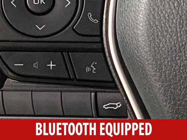 Photo of 2022 Blizzard Pearl Toyota Venza