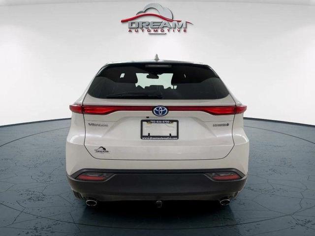 Photo of 2022 Blizzard Pearl Toyota Venza
