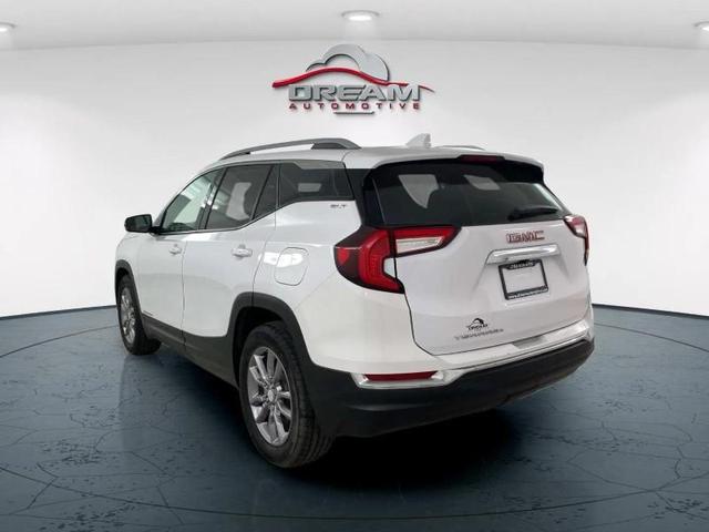 Photo of 2024 White GMC Terrain