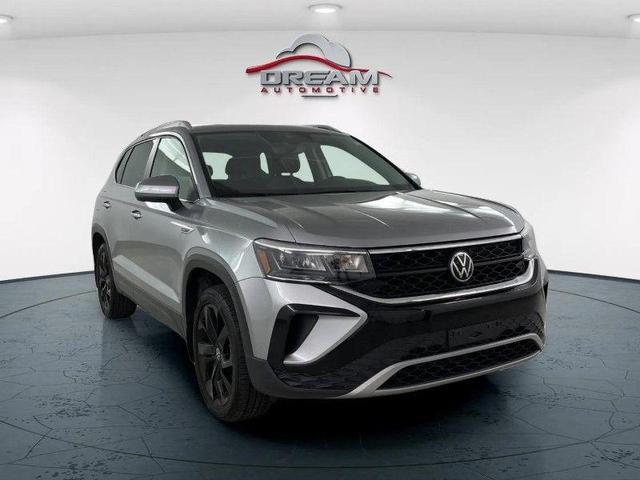 Photo of 2023 Pyrite Silver Metallic Volkswagen Taos