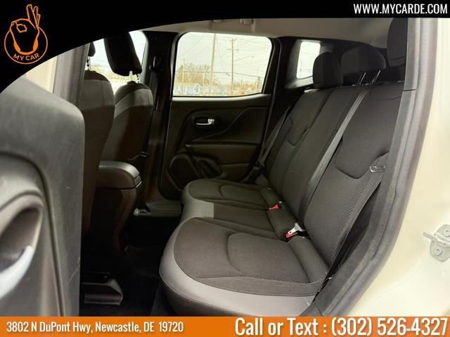 Photo of 2019 Alpine White Clearcoat Jeep Renegade