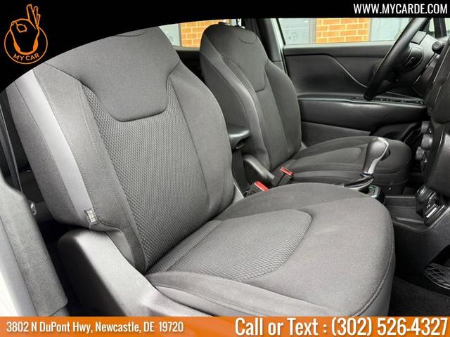 Photo of 2019 Alpine White Clearcoat Jeep Renegade
