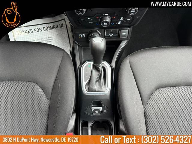 Photo of 2019 Alpine White Clearcoat Jeep Renegade