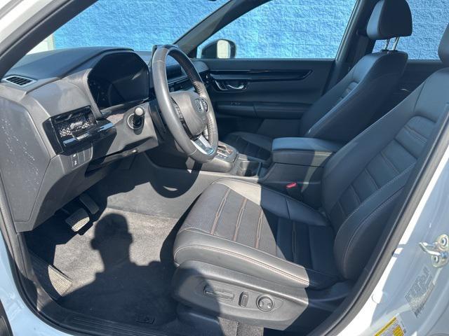 Photo of 2024 Platinum White Pearl Honda CR-V Hybrid