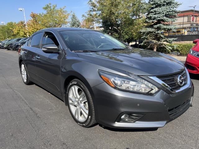 Photo of 2017 Gray Nissan Altima