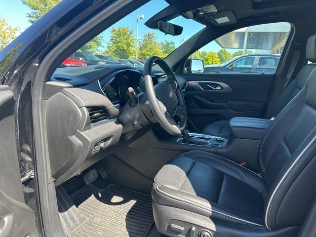 Photo of 2023 Mosaic Black Metallic Chevrolet Traverse