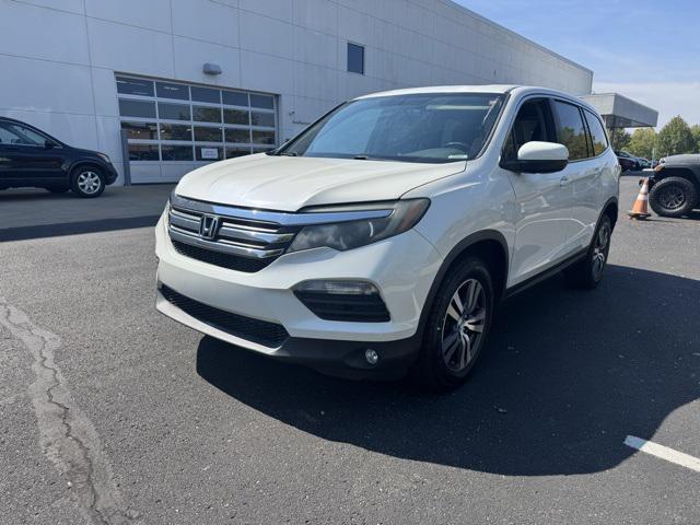 Photo of 2016 White Honda Pilot