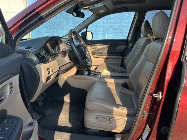 Photo of 2019 Red Honda Pilot