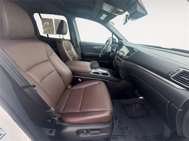 Photo of 2024 Platinum White Pearl Honda Ridgeline