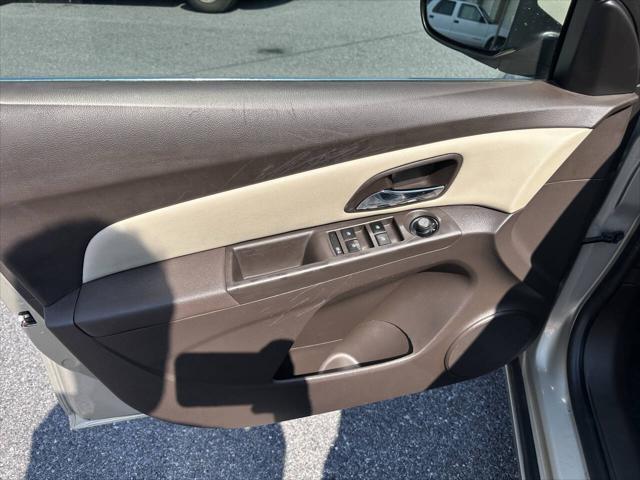 Photo of 2013 Champagne Chevrolet Cruze
