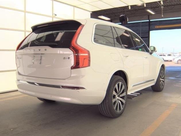 Photo of 2025 Crystal White Volvo XC90