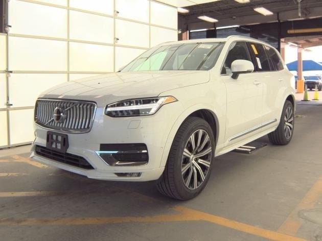 Photo of 2025 Crystal White Volvo XC90