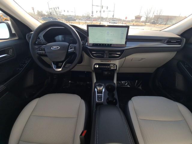 Photo of 2025 STAR WHITE METALLIC TRI-COAT Ford Escape PHEV