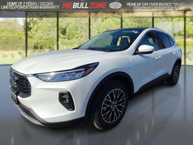 Photo of 2025 STAR WHITE METALLIC TRI-COAT Ford Escape PHEV