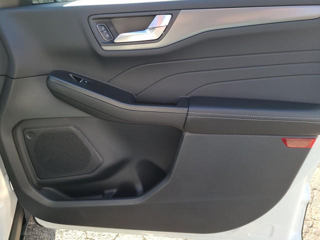 Photo of 2025 STAR WHITE METALLIC TRI-COAT Ford Escape PHEV