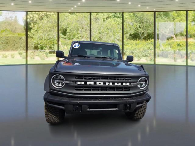 Photo of 2024 CARBONIZED GRAY METALLIC Ford Bronco
