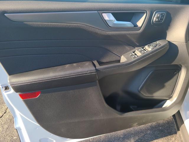 Photo of 2025 Space Silver Metallic Ford Escape