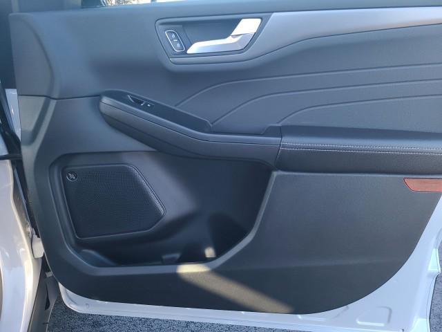 Photo of 2025 Space Silver Metallic Ford Escape