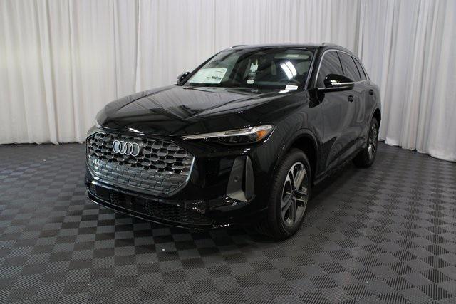 Photo of 2025 Mythos Black Metallic Audi Q5