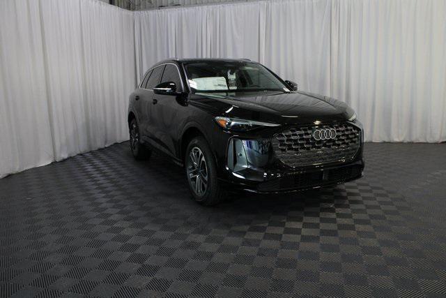 Photo of 2025 Mythos Black Metallic Audi Q5