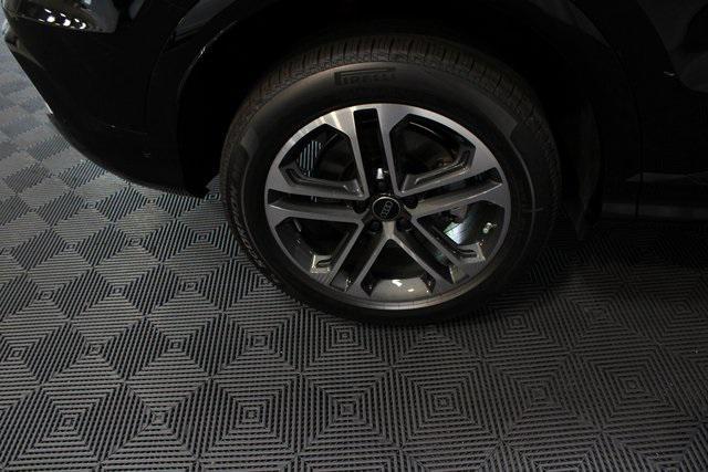 Photo of 2025 Mythos Black Metallic Audi Q5