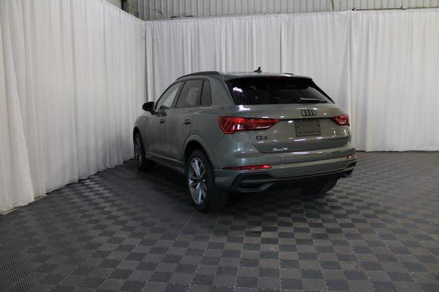 Photo of 2025 Chronos Gray Metallic Audi Q3