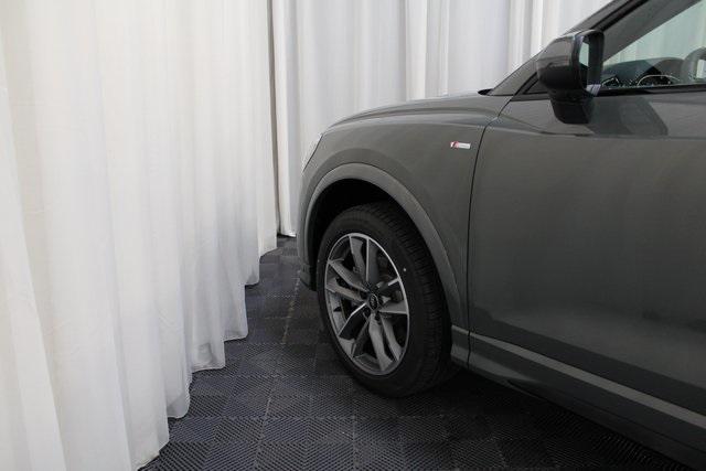 Photo of 2025 Chronos Gray Metallic Audi Q3