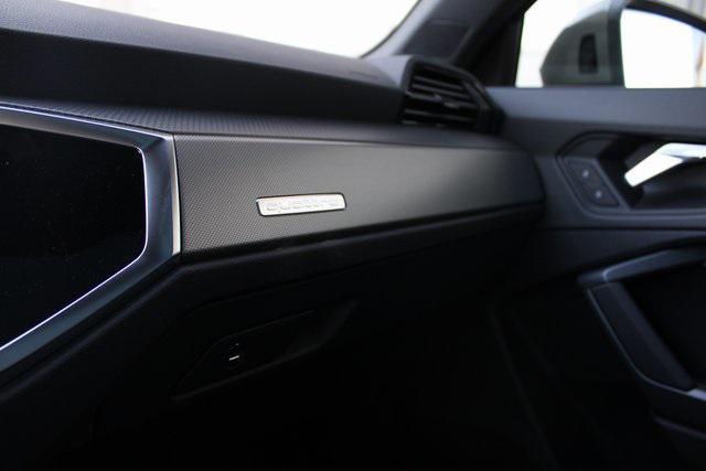 Photo of 2025 Chronos Gray Metallic Audi Q3