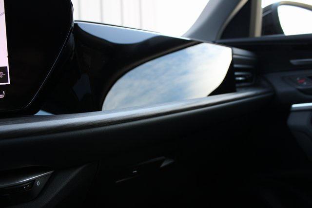 Photo of 2025 Mythos Black Metallic Audi Q5