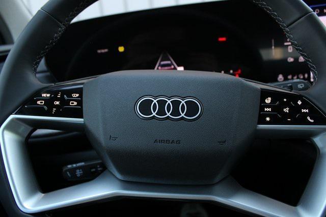 Photo of 2025 Mythos Black Metallic Audi Q5