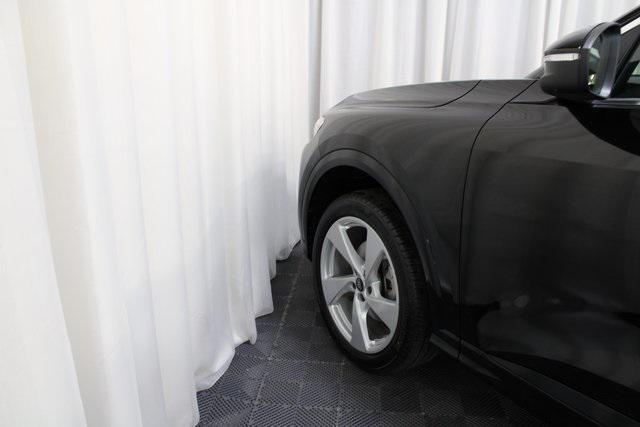 Photo of 2025 Mythos Black Metallic Audi Q5