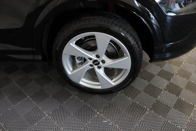 Photo of 2025 Mythos Black Metallic Audi Q5