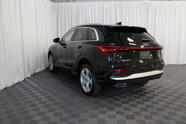 Photo of 2025 Mythos Black Metallic Audi Q5