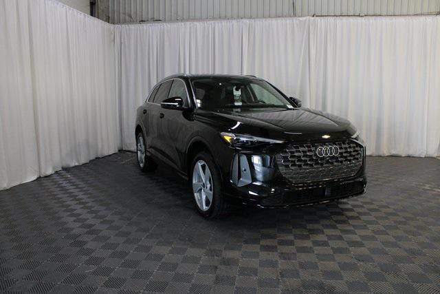 Photo of 2025 Mythos Black Metallic Audi Q5