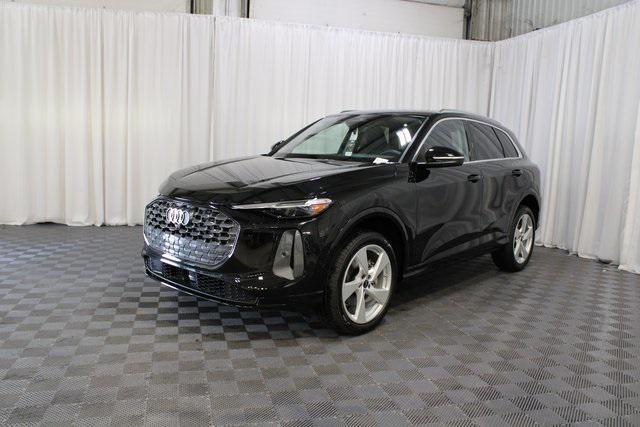 Photo of 2025 Mythos Black Metallic Audi Q5