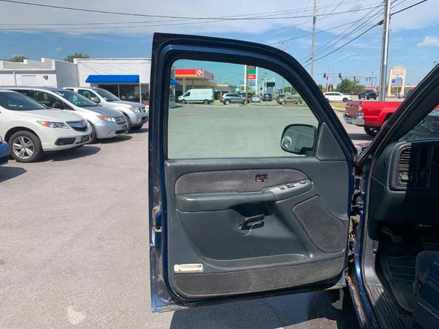 Photo of 2001 Blue Chevrolet Silverado 1500