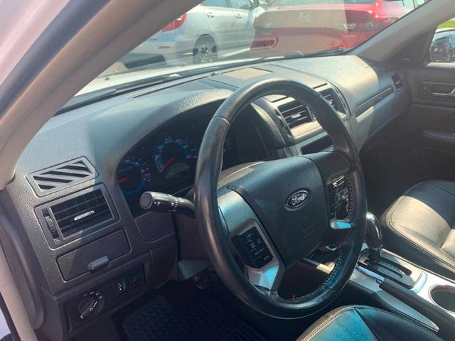Photo of 2012 White Ford Fusion