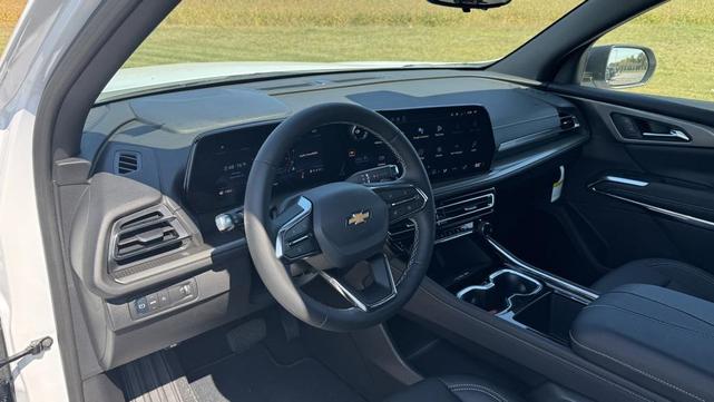 Photo of 2026 Summit White Chevrolet Traverse